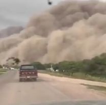 Impactante tormenta de arena en un pueblo norteño: interrumpen rutas por seguridad