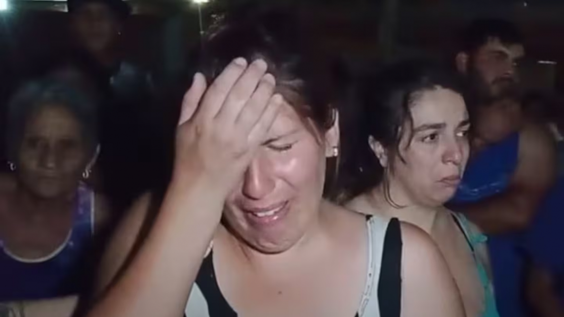 Madre buscaba a su hijita y la encontraron muerta en el ropero del vecino