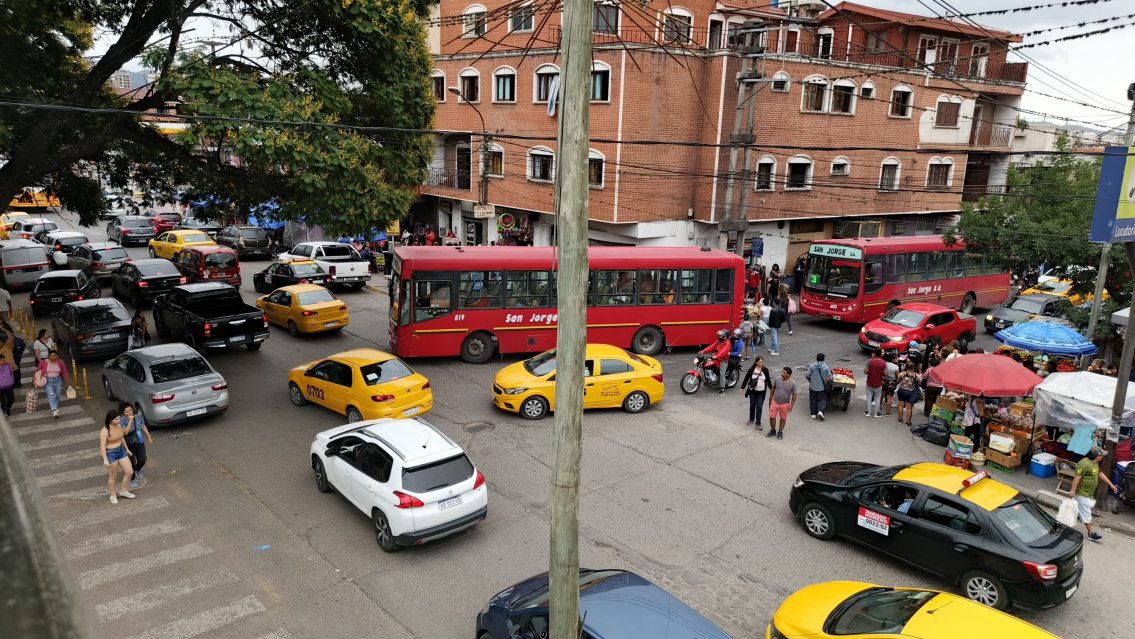 "Un mundo de gente y nadie nos cuida", ni un oficial de tránsito en la Vieja Terminal