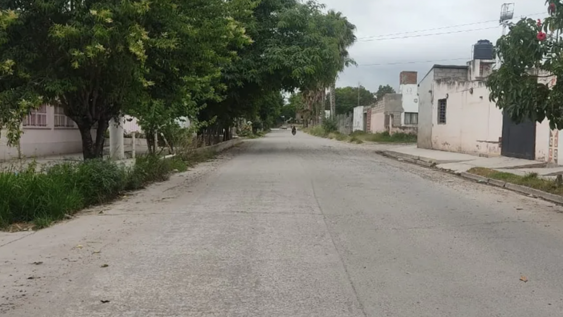 Hartos de reclamar a la muni: hicieron "vaquita"para arreglar las luces de las calles del barrio