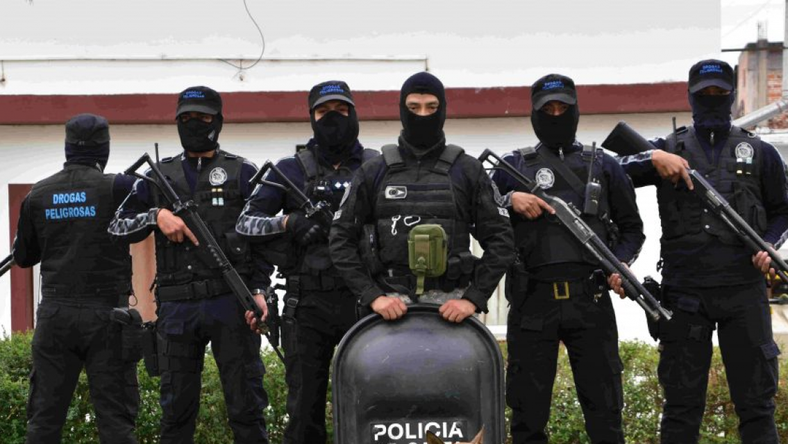 ¿Tiene razón? Policía norteño justificó la "mano dura". Creen que leyendo la Biblia