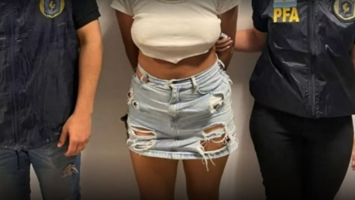 Es alemán, engachó por Tinder y le sacaron hasta el pasaporte