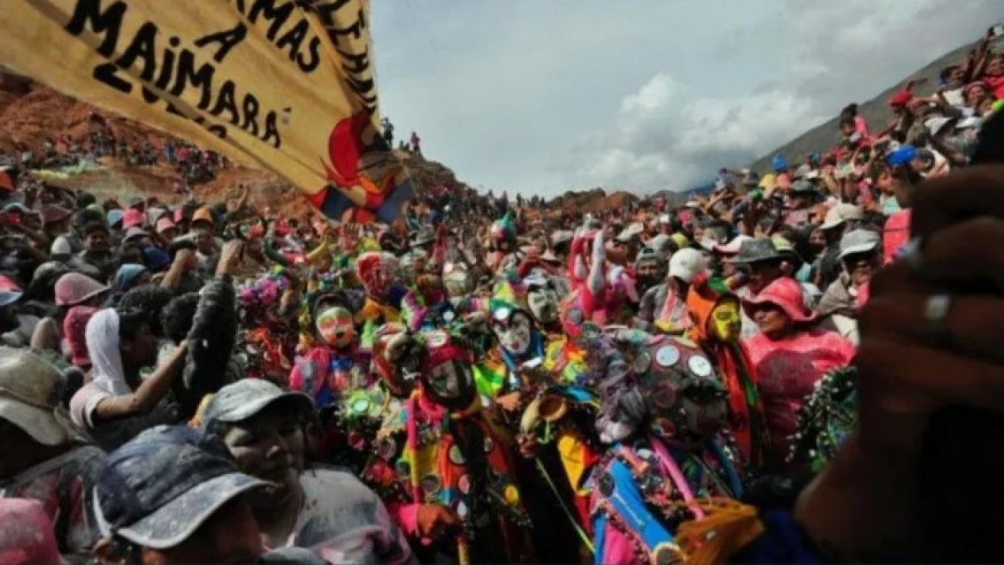 Servicio especial de colectivos por la Chayada de mojones en Maimará