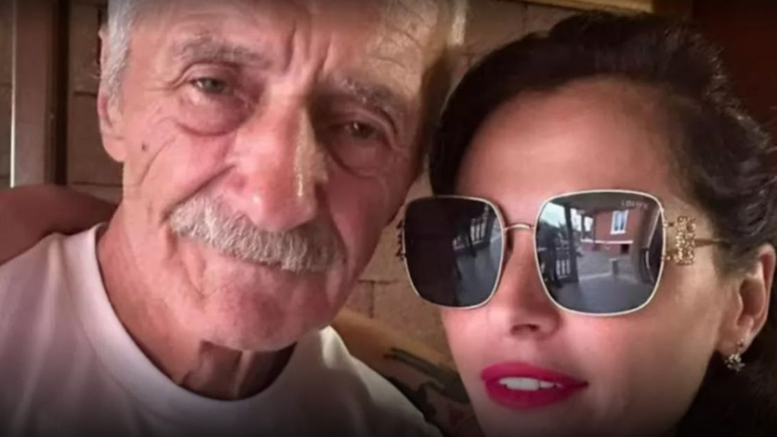 Periodista buscaba a sus padres biológicos y descubrió que uno de ellos era su amigo