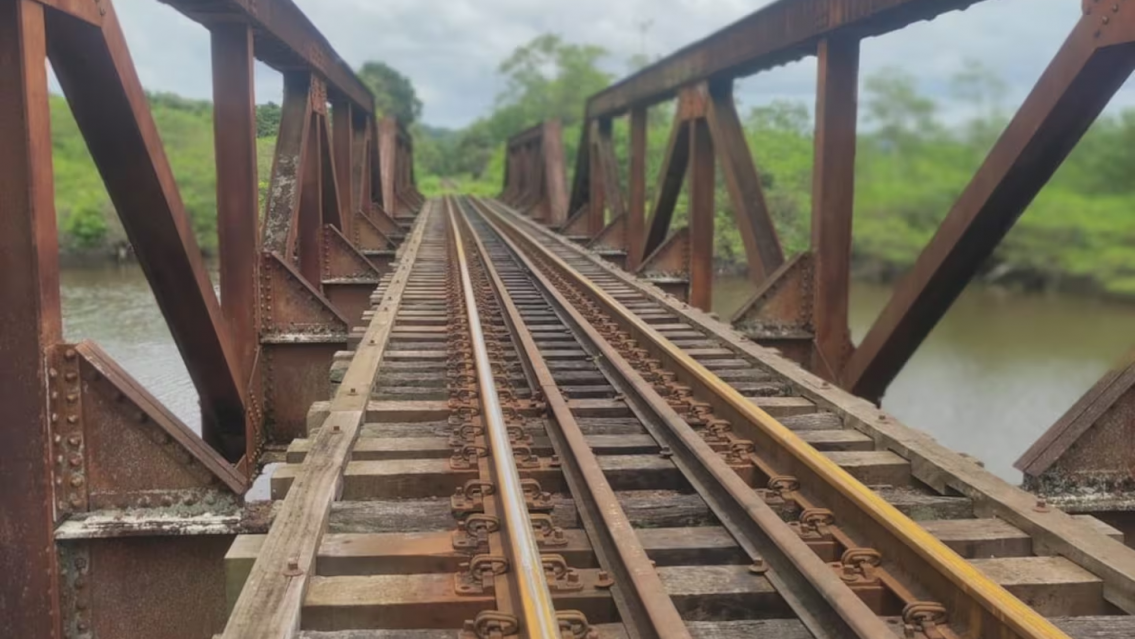 Mujer cay� de un puente y se sostuvo dos horas del cord�n de zapatilla de su marido