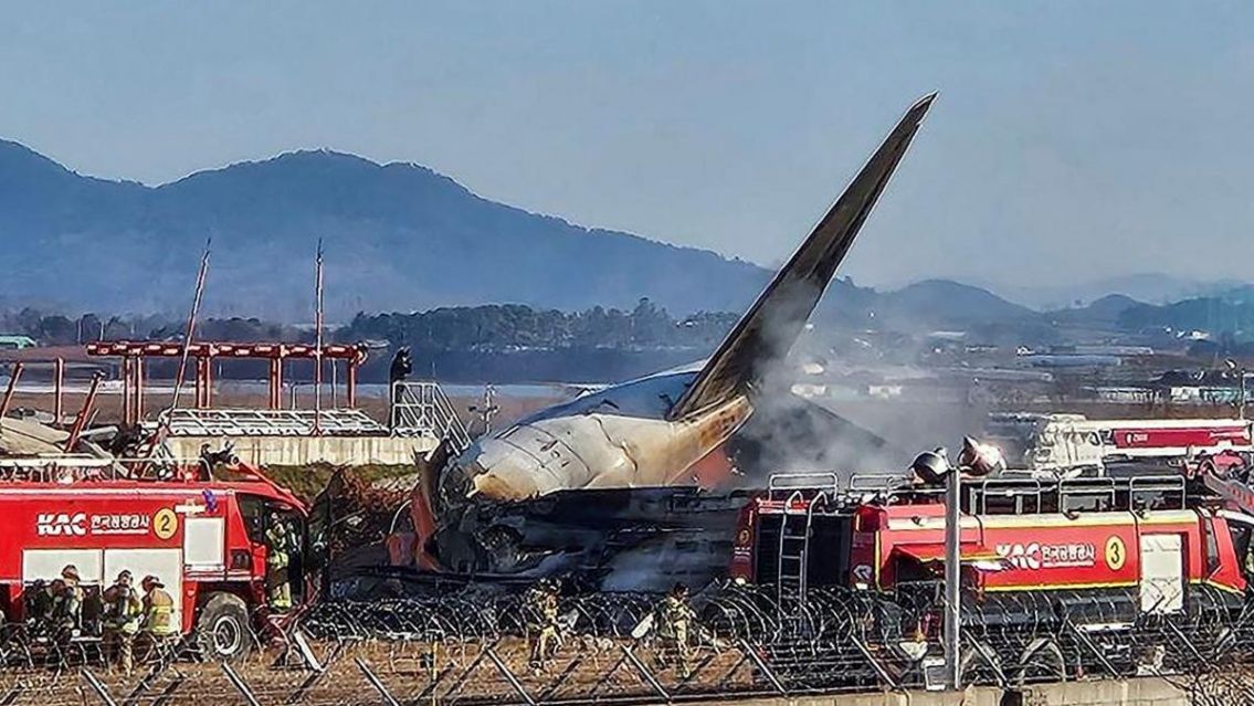 Avión chocó en el aeropuerto y murieron 179 personas: hay dos sobrevivientes