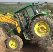 Tragedia rural: un pe&oacute;n muri&oacute; electrocutado al maniobrar un tractor