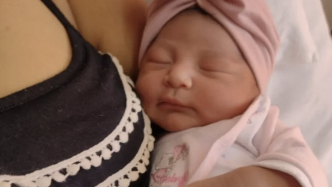 Naci� la primera bebita del 2025 en Jujuy: Elizabeth est� bien, sanita y...