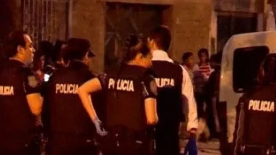 Sali� a orinar en pleno casamiento y le terminaron quitando la vida: todos en shock