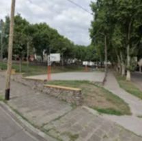 En Cuyaya un tipo empez&oacute; a pegarle a su novia delante de todos