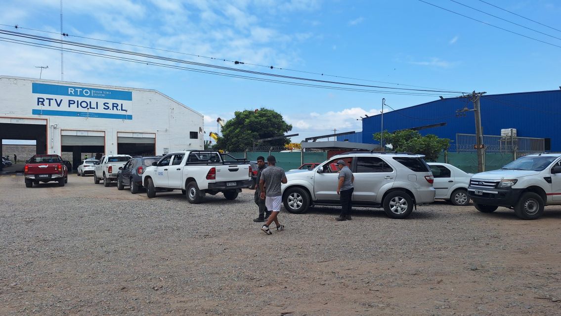 Largas filas para hacer la Revisión Técnica Vehicular en Jujuy