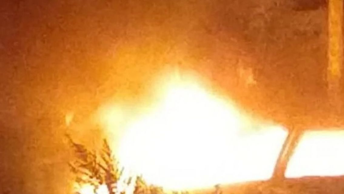 Brutal incendio de una camioneta en San Pedro generó pánico entre los vecinos
