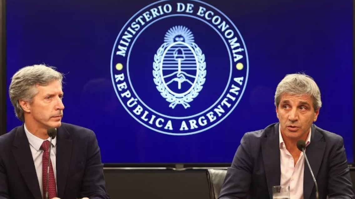 El gobierno consiguió un crédito de 1000 millones de dólares: Para pagar impotaciones