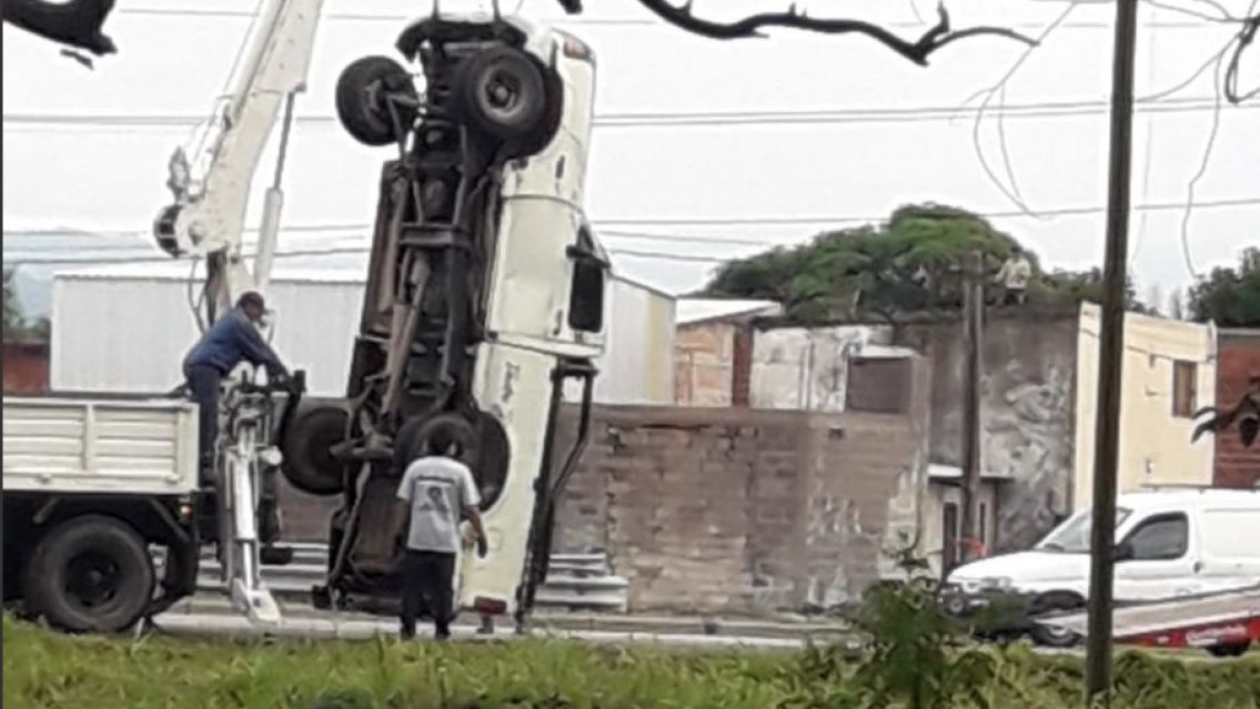 Brutal vuelco al ingreso de Palpalá: Se salvó de milagro