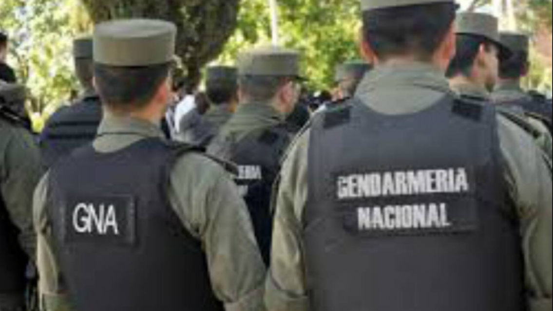 Gendarme juje�o confi� en su colega y todo termino mal: le entreg� su tesoro