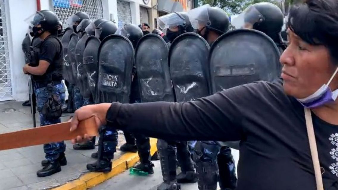 Un juez habría ordenado el desalojo de más de 200 feriantes en Perico: ¿Quedarán en la calle?