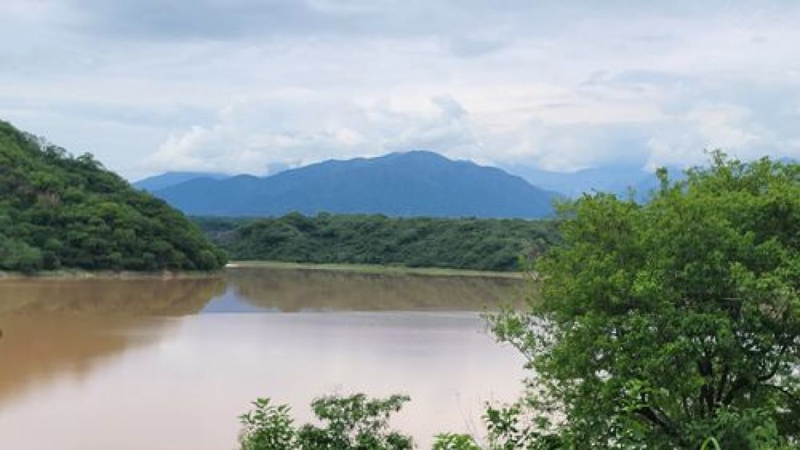 Jujeño fue a sacar fotos al Dique Los Alisos, lo agarraron dos tipos y le hicieron lo peor