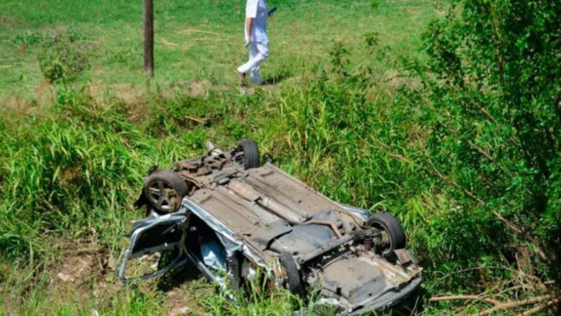 Volv�a borracho, desbarranc� y sus tres amigos murieron