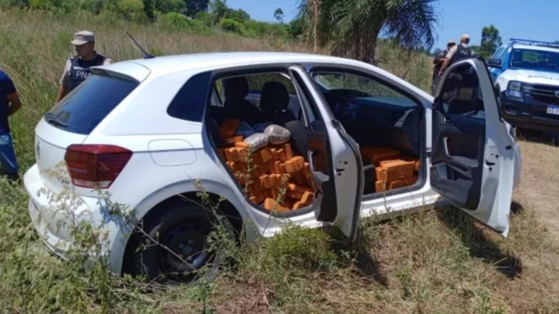 Encontraron a un auto con más de 700 kilos de droga: hubo persecución