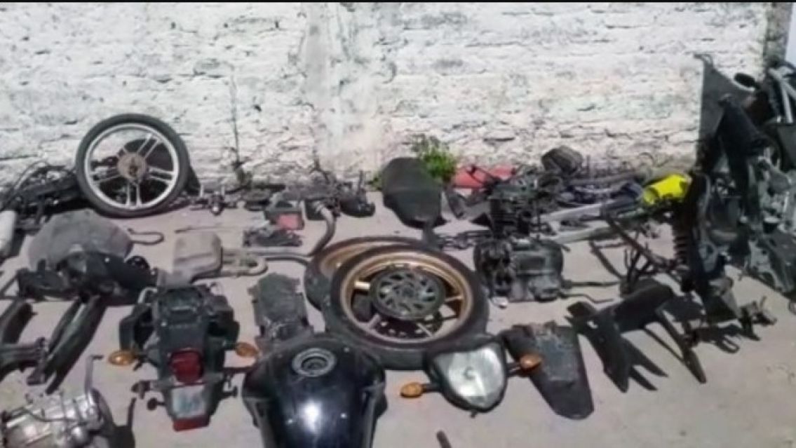 La policía de Jujuy encontró y terminó con el mayor desarmadero de motos en la provincia