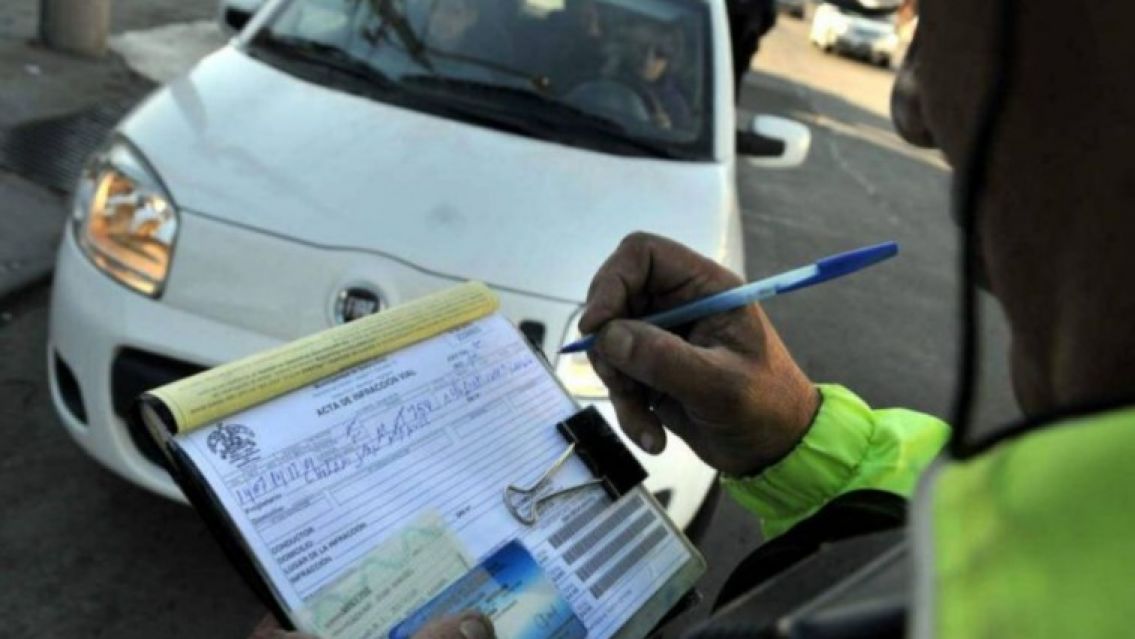 ¿Cuándo prescribe una multa de tránsito?