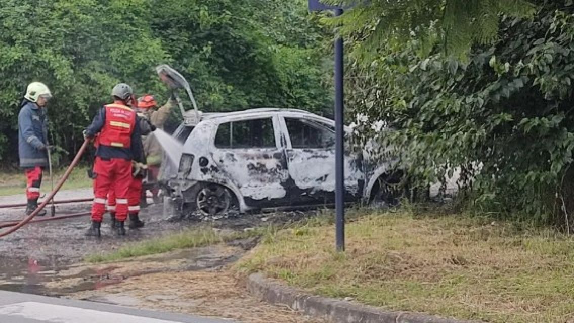 Brutal incendio sobre la ruta 9 al ingreso de San Pablo de Reyes