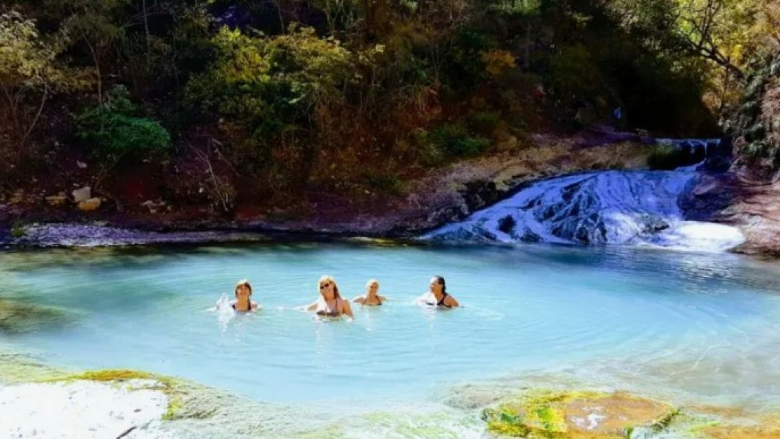 Las termas paradis�acas que est�n "escondidas" en Jujuy y pocos conocen