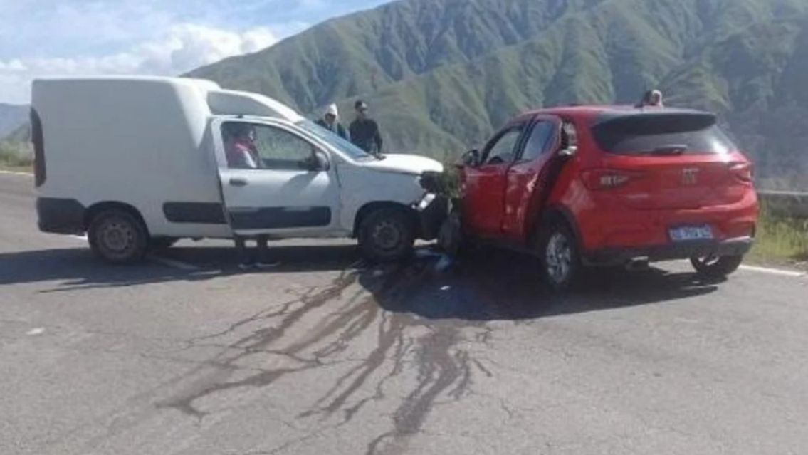 Brutal choque en Bárcena dejó varios heridos