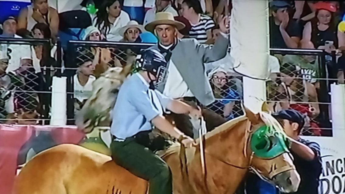 Pol�mica en Jes�s Mar�a: un jinete us� casco en la doma y lo criticaron