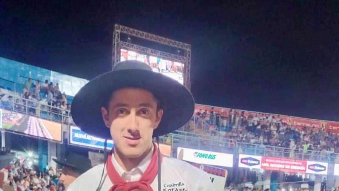 El jujeño que brilla en Jesús María: Luciano Cachullani lidera el campeonato de jineteada