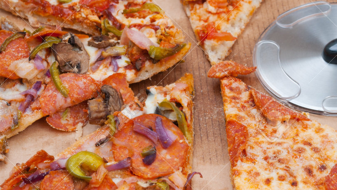 Pidi� una pizza "mitad y mitad" y le lleg� algo asqueroso