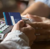 El Banco Central habilit&oacute; los pagos en d&oacute;lares con tarjeta de d&eacute;bito