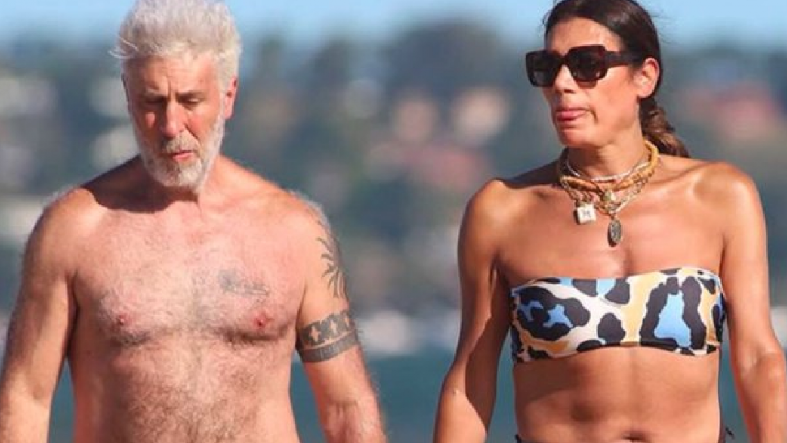 Estalló el verano: Flor de la V y su marido en la playa