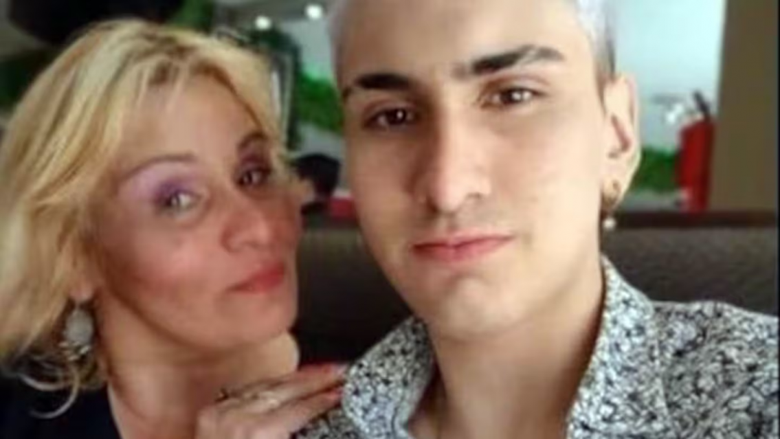 Es fan de un cantante y habría asesinado a su madre: "como dijo Luismi"