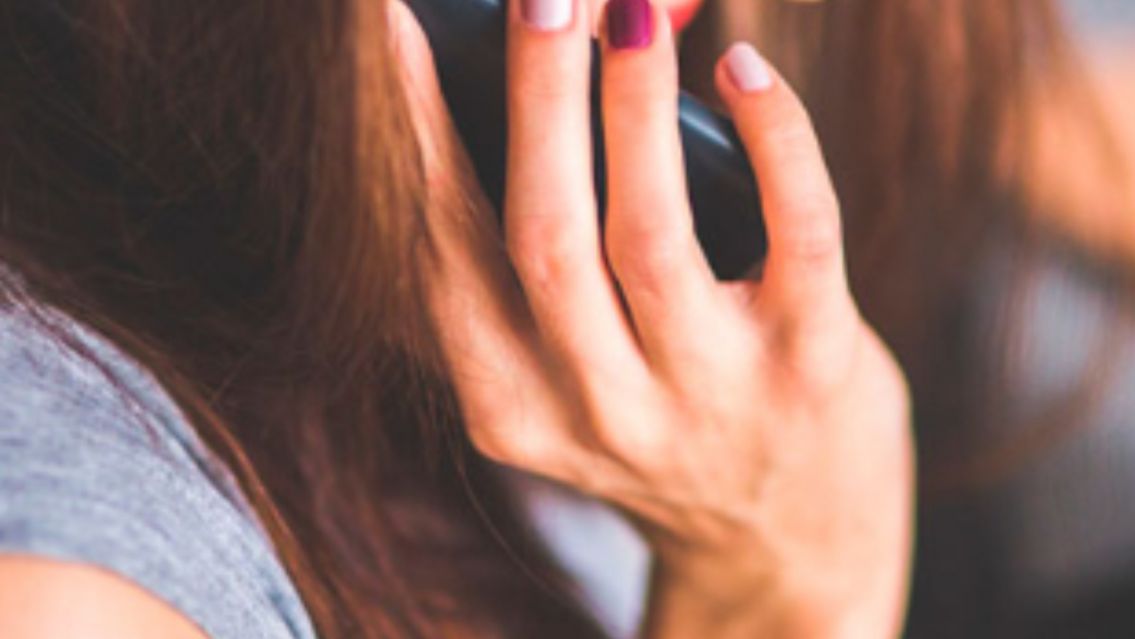 Hackearon las redes de una norteña y publicaron todas sus fotos: sospecha de su ex