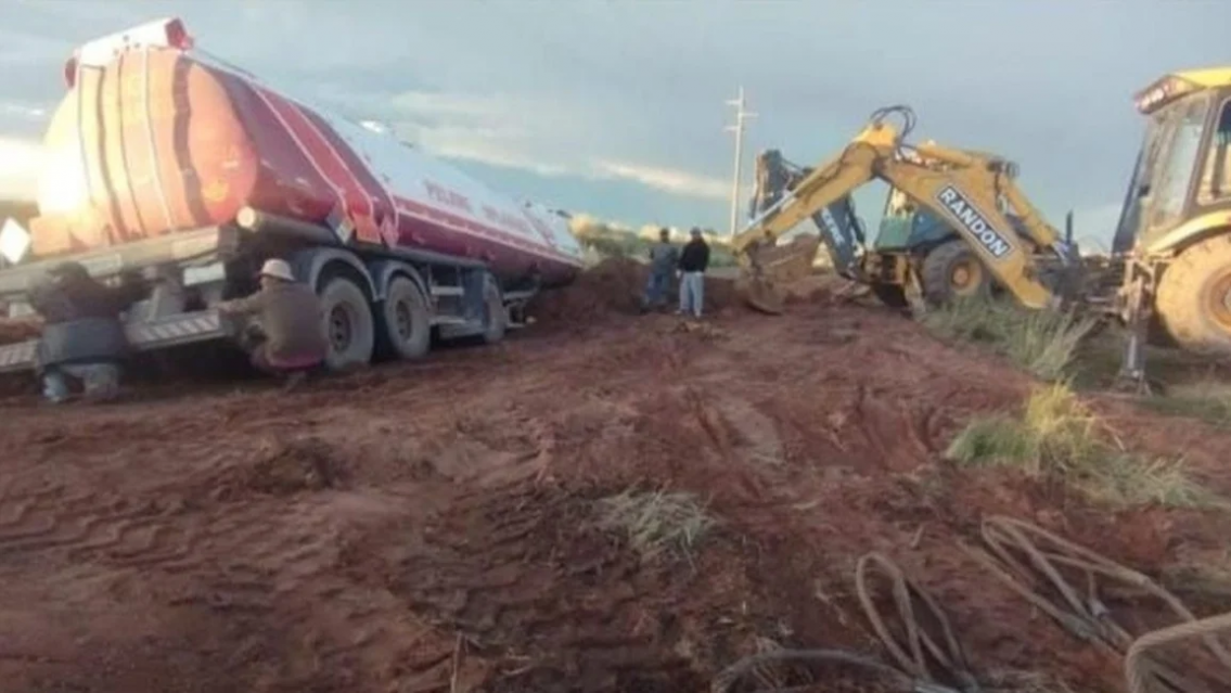Impresionante vuelco de un cami�n en Ruta 9 camino a Abra Pampa