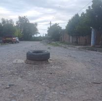 Los vecinos de Perico tienen que señalizar los baches con gomas