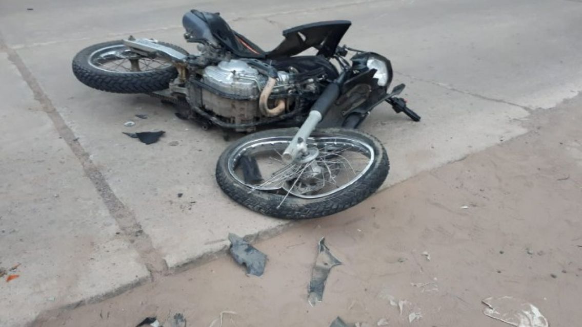 Juje�a se tom� todo, sali� a la ruta y choc�: Se salv� de milagro