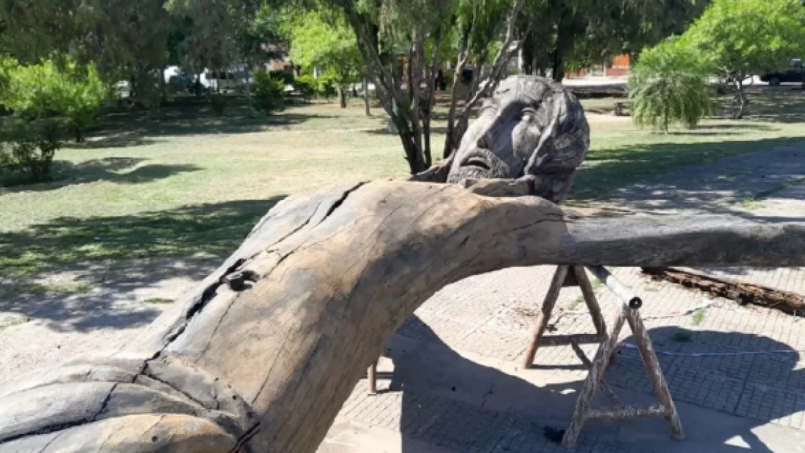 En Libertador prenden fuego al gigante Cristo de la Hermandad
