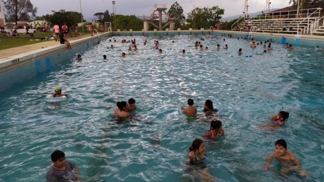 Zapla habilitó su pileta de natación para que todos los jujeños puedan disfrutarla