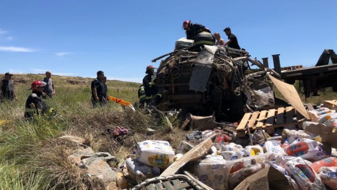 Tres personas murieron en un choque: vecinos en vez de ayudar se pusieron a saquear