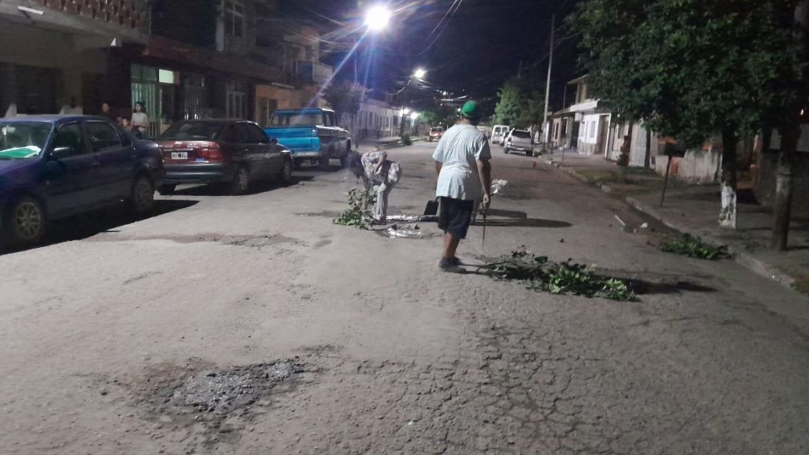 Palpal�: Vecinos reparan calles ante el abandono municipal