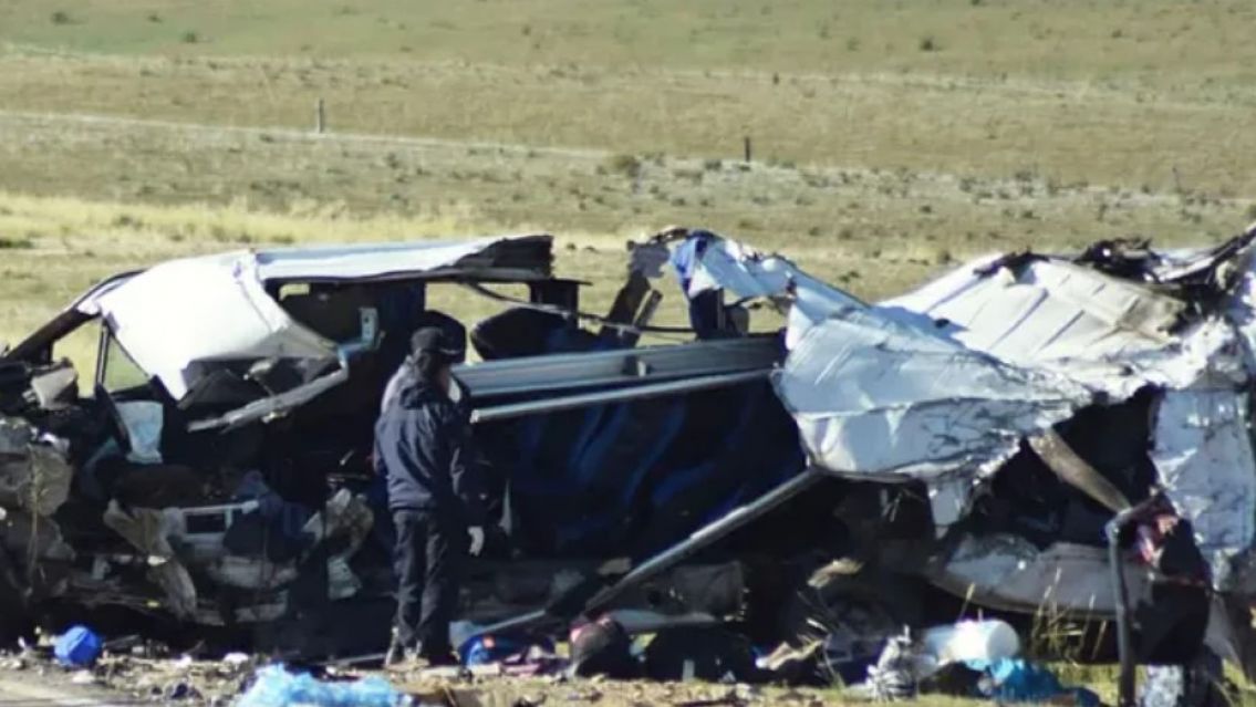 Murieron 6 personas en un accidente en Jujuy: denuncian que le robaron plata a una víctima