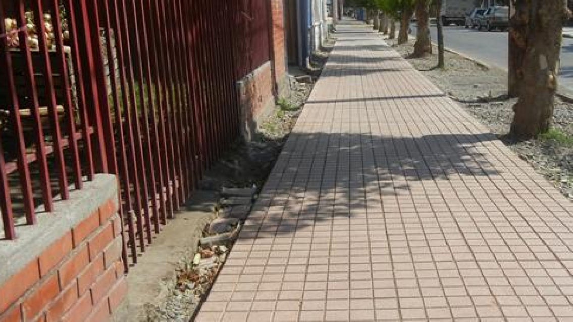 Vecino atropell� a una nenita de 3 a�os que jugaba en la vereda, la mat�