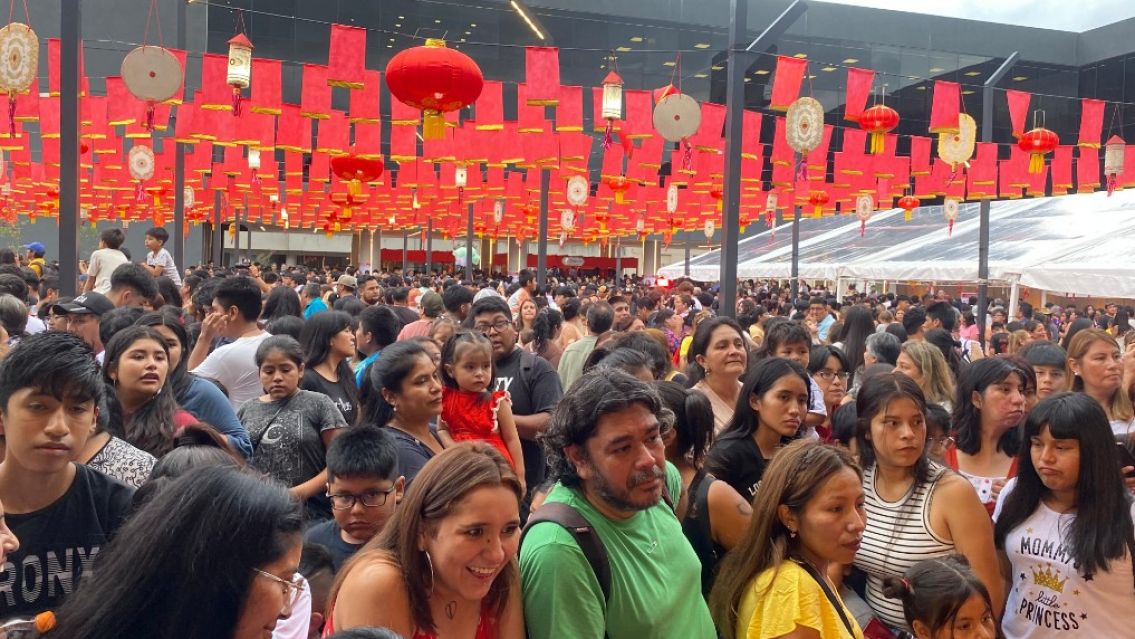 Miles de jujeños colmaron el Cabildo Histórico para festejar el año nuevo chino