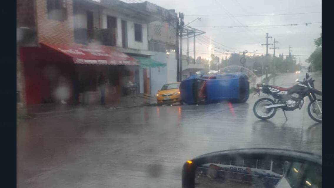 Terrible vuelco en plena avenida despertó a los jujeños