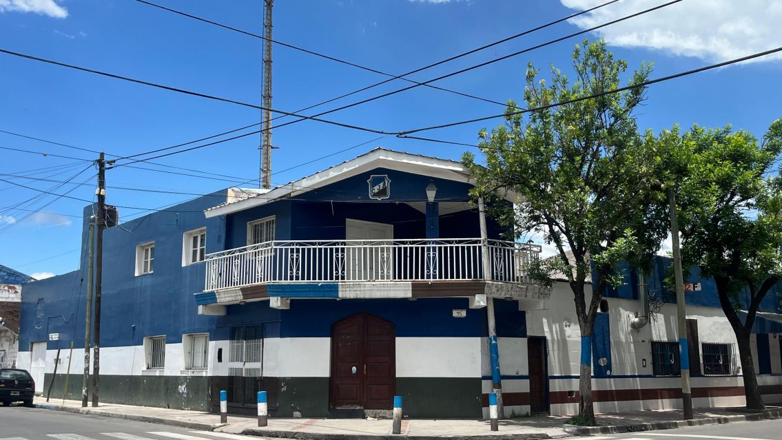 A lo Dalma Maradona: salte�a festej� sus 15 a�os en la cancha de Antoniana