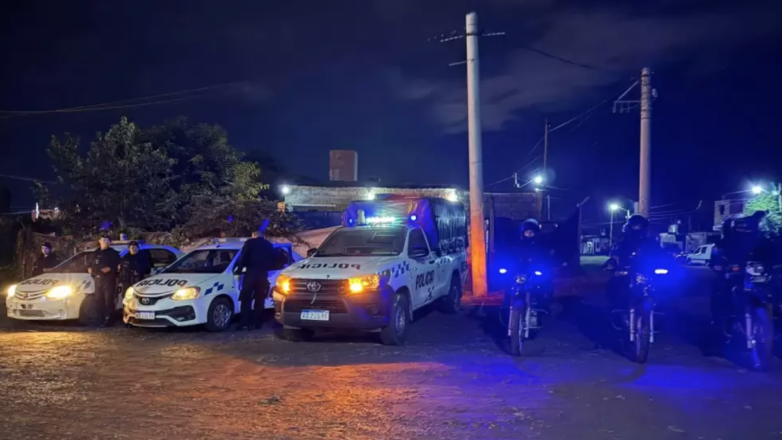 Un barrio juje�o se llen� de polic�as durante la noche: mega operativo