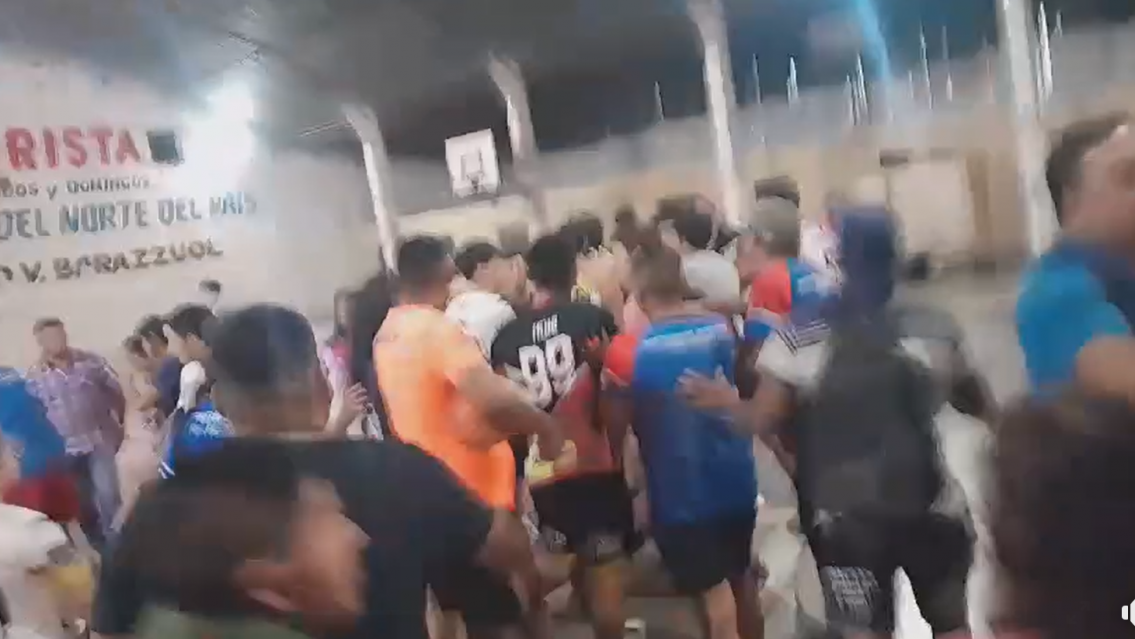 Olimpiadas municipales en Monterrico: se fueron a las piñas