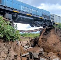 Un puente colapsó y un tren quedó colgado en el aire en Salta